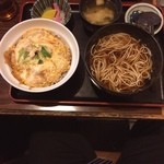 松月庵 - ランチは親子丼とかけそばのセット@780円です。丼はまあまあですがそばは次回冷たいもりそばをいただき判断します。