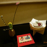 名古屋 浅田 - ２月　玄関の小さなお雛様