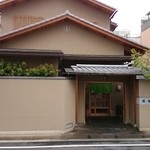 弥助 - 立派な建物です