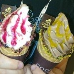 GODIVA - ホワイトチョコフランボワーズとバナナ＆マンゴーチョコ