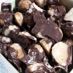 Kahala Boutique - マカダミアナッツダークチョコ(ハーフ25＄)