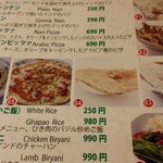 ゴダワリアジアンレストラン＆バー - アラビアンピッツァ745円。ほうれん草、チーズ、オリーブ乗ってます。