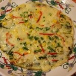 ゴダワリアジアンレストラン＆バー - アラビアンピッツァ745円。ほうれん草、チーズ、オリーブがトッピングされてます。食べきれないのでお持ち帰りで。