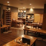 Izakaya Fukurou - 座敷、テーブル、カウンターとゆっくりした空間となっております。最大40名様ご予約可能です。