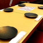Akashitei Uonotana - １階のテーブル席。2名〜20名まで自由自在