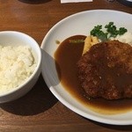 Tsutsuji tei - 大きなメンチカツのランチ、メイン+ご飯(2016年4月)