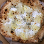 ピッツェリアベアトリーチェ - クワトロフォルマッジ