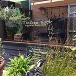 the Green Temple - 外のパティオ