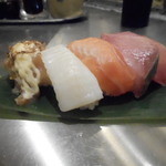 寿司 魚がし日本一 - 初訪問者の様子見にはちょうど良い5貫セット