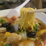 まかない厨房 双葉 - しゃっきり歯ごたえの良い麺