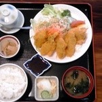 Sakura - 牡蠣フライ定食：８８０円（税込）【２０１６年４月撮影】