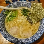 濃厚鶏骨醤油らーめん　770円