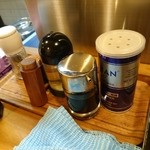 麺屋 一楽 - 卓上調味料