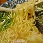 麺屋 一楽 - 濃厚鶏骨醤油の麺！