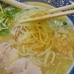 麺屋 一楽 - 濃厚鶏白湯の麺！