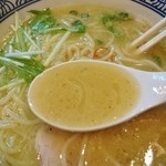 麺屋 一楽 - 濃厚鶏白湯のスープ！
