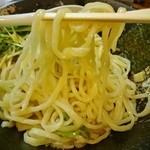 麺屋 一楽 - 太く歯応え硬めの麺！