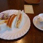 カフェ＆グリル自家焙煎珈琲 山富士珈琲店 - サンドイッチモーニングは、＋160円です。