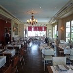 Benoit Alain Ducasse - こちらがメインダイニング♪柔らかい光が溢れています☆