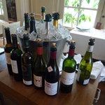 Benoit Alain Ducasse - メインダイニング中央にディスプレイされたワイン達。これ、飲めるんでしょうか・・・？