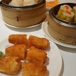 Li Yen - 昼：海老とマンゴーの春巻き