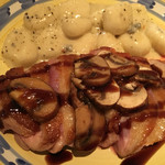 タベルナ・パパ - フランス産小鴨のローストのシャンピニオン添え
      付け合わせにゴルゴンゾーラのニョッキ