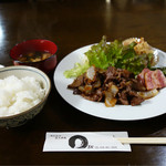 炭火串焼肉えん - 焼肉定食750円（税込）ライス、味噌汁、漬物がセット