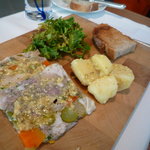 Benoit Alain Ducasse - ”フロマージュ・ド・テット”豚肉の色々な部位のゼリー寄せ　じゃがいものサラダ♪