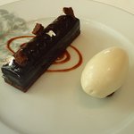 Benoit Alain Ducasse - チョコレートとキャラメルのブノワ風と、牛乳のアイスクリーム♪