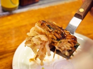Okonomiyaki Mitchan Sohonten - お好み焼きはヘラで食べるよねぇ