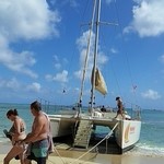 The Edge of Waikiki - そばからカタマラン号に乗船できます♪