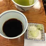 利久庵 - 麺つゆ、ネギ、ワサビ、お茶