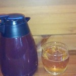 とんかつ ひろまつ - ４種の茶葉をオリジナルブレンドしたという無料の「ひろまつ茶」がすっきりと美味しい。ジャスミン茶だけはわかりました。渋味も苦味もなし。