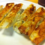 らーめん 辻 東門店 - 餃子もウマイ。個人的にニラ玉餃子がオススメ