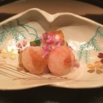 まき村 - 噴火湾のボタンエビとウルイの梅肉和え