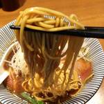 寿製麺 よしかわ - 春の鰤そば・麺リフト。中加水麺。