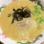 博多金龍 - とんこつラーメン（400円）