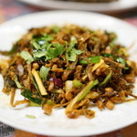 タカリバンチャ - 2016.4 SADHEKO GUNDRUK 発酵ホウレン草や干し豆などの和えもの（パーティーメニュー）