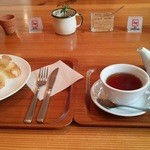 FIKA CAFE - シフォンケーキ、オレンジペコティー