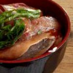 北品川 - アジの下にイクラが敷き詰められている