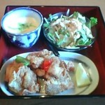 宵の口 - これは竜田揚げのお弁当。