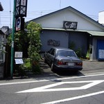 さぬきや - 道路沿いに佇む全景（P有）