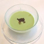 メゾン ドゥ アッシュ - ブルゴーニュ産のグリーンピースの冷製スープ