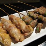 Charcoal Cuisine　克ッ　井の頭 - 串コース500円の（大山地鶏のぽんじり＆にんにくの芽巻き）