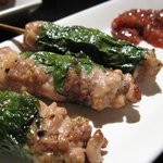 Charcoal Cuisine　克ッ　井の頭 - 串コース500円の（榛名鶏のシソ巻き）