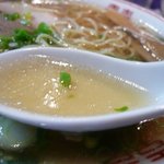 金久右衛門 - 金醤油ラーメン　スープ