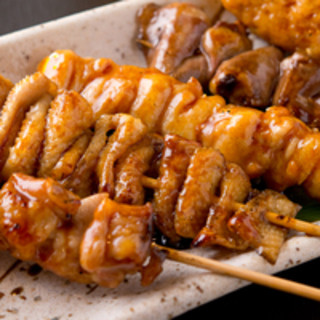 In addition to the domestic chicken Grilled skewer, try the "Bone-in Chicken Bunzo-yaki"