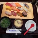 Sushi Uogashi Nihonichi - お昼の特盛にぎりセット@980円です（＾Ｏ＾）