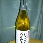 鶴見酒造株式会社 - ドリンク写真:いちじくスパークリングワイン(875円)