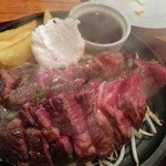 ｶﾙﾛｽ牛ステーキ　450g 2250
          円